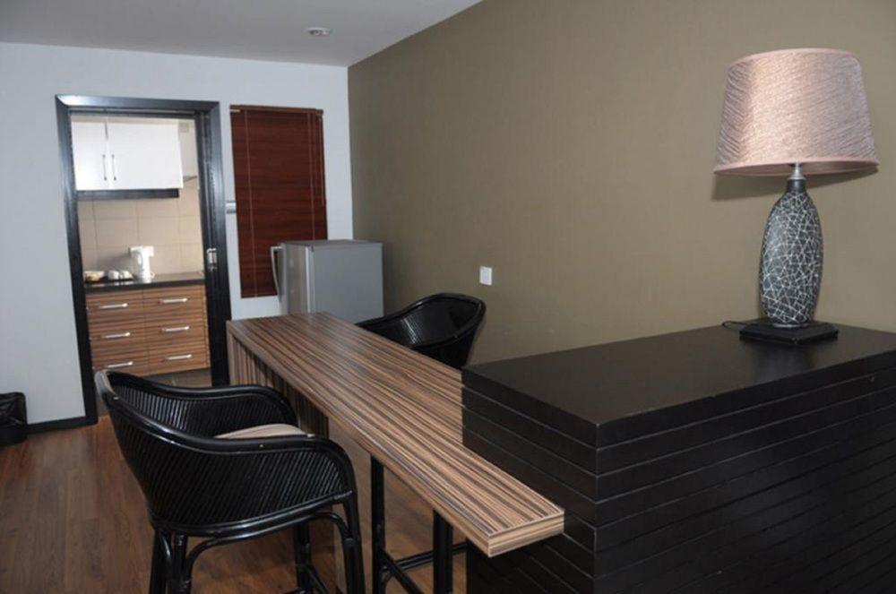 Likas Square Apartment Hotel Кота-Кинабалу Экстерьер фото