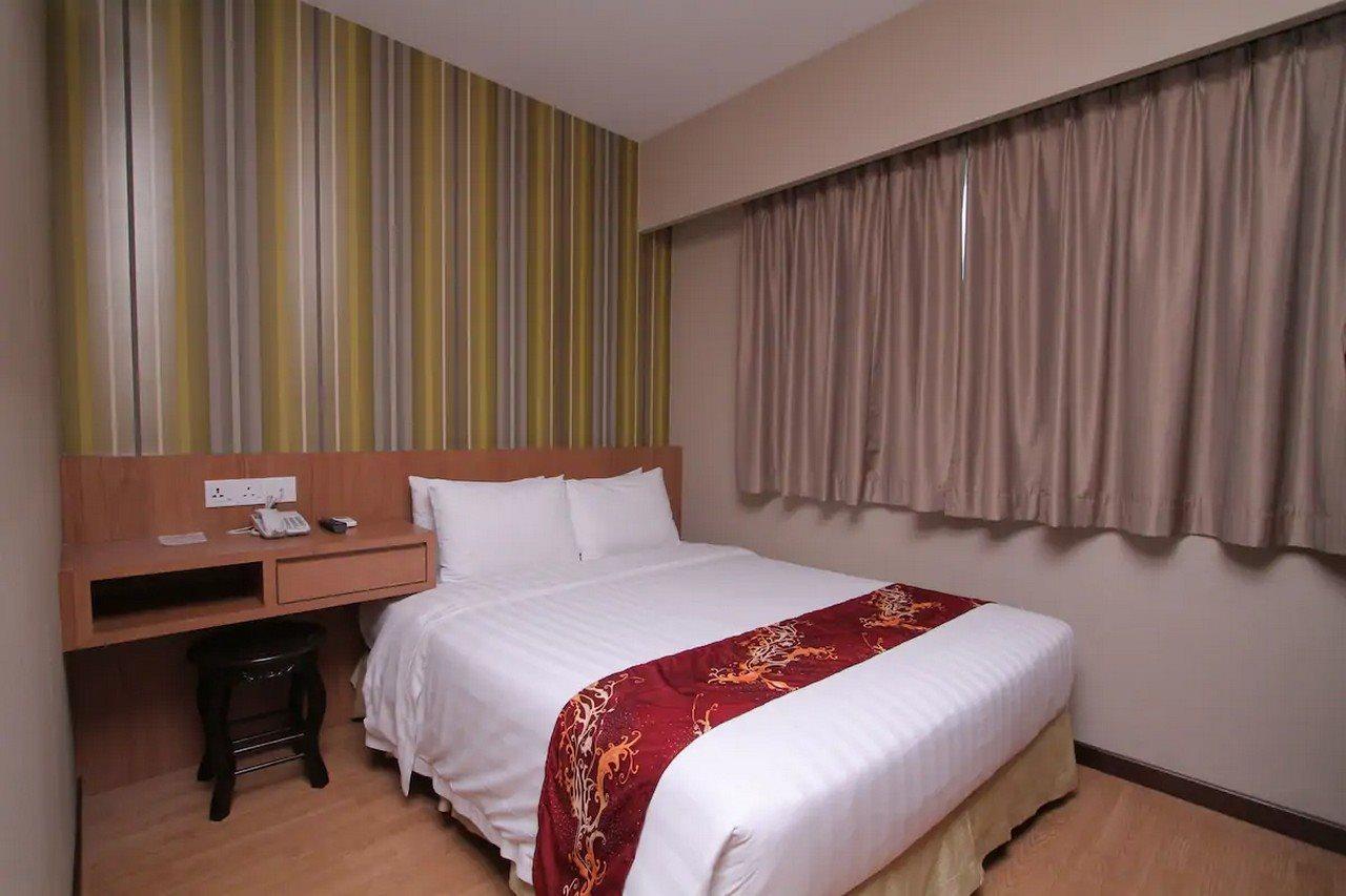 Likas Square Apartment Hotel Кота-Кинабалу Экстерьер фото
