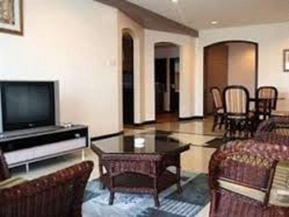 Likas Square Apartment Hotel Кота-Кинабалу Экстерьер фото