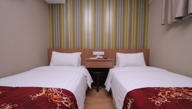 Likas Square Apartment Hotel Кота-Кинабалу Экстерьер фото