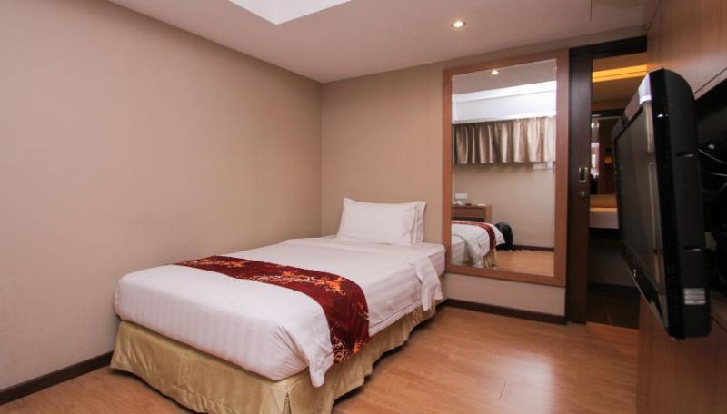 Likas Square Apartment Hotel Кота-Кинабалу Экстерьер фото