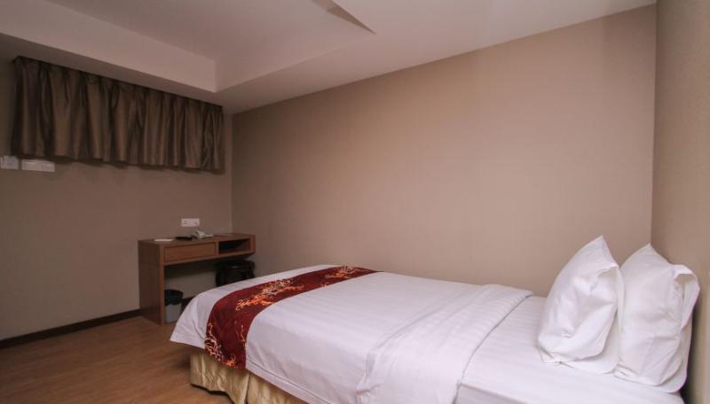 Likas Square Apartment Hotel Кота-Кинабалу Экстерьер фото