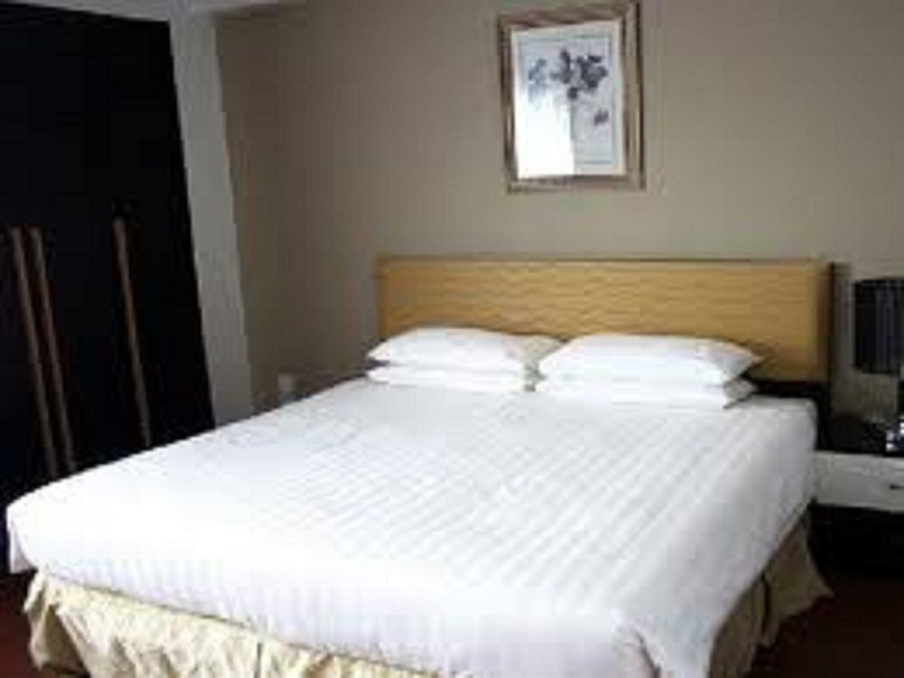 Likas Square Apartment Hotel Кота-Кинабалу Экстерьер фото