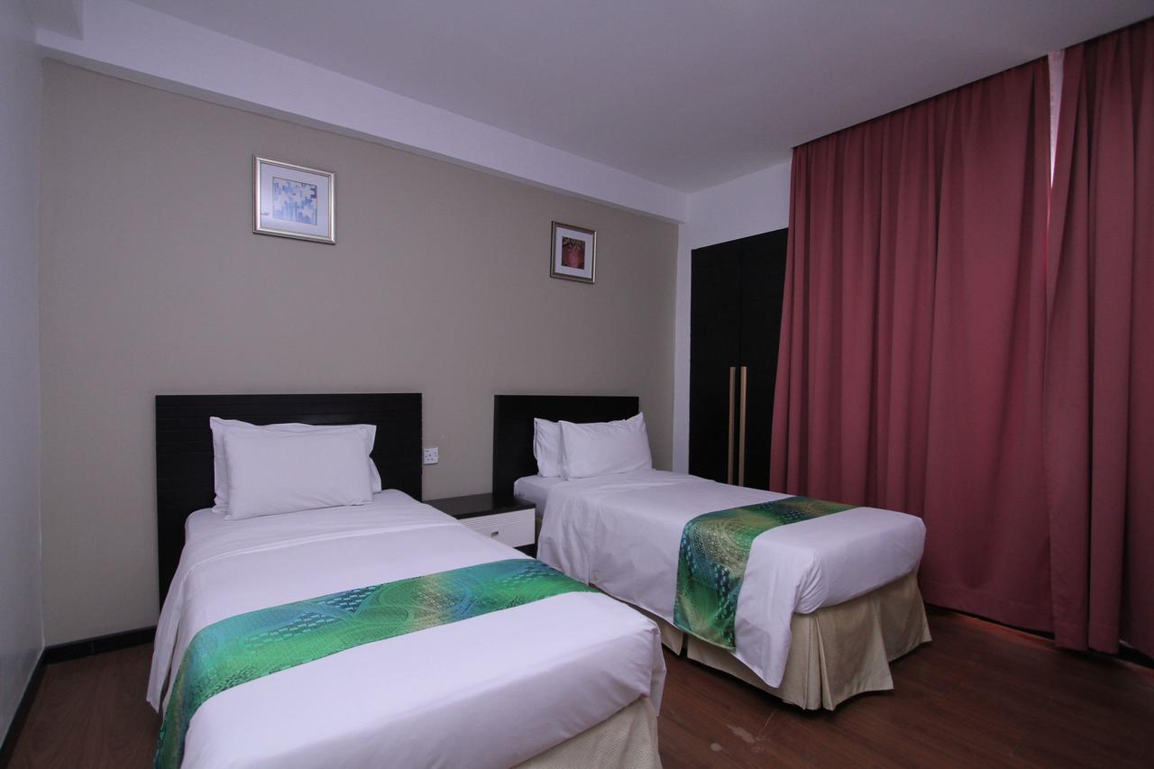 Likas Square Apartment Hotel Кота-Кинабалу Экстерьер фото