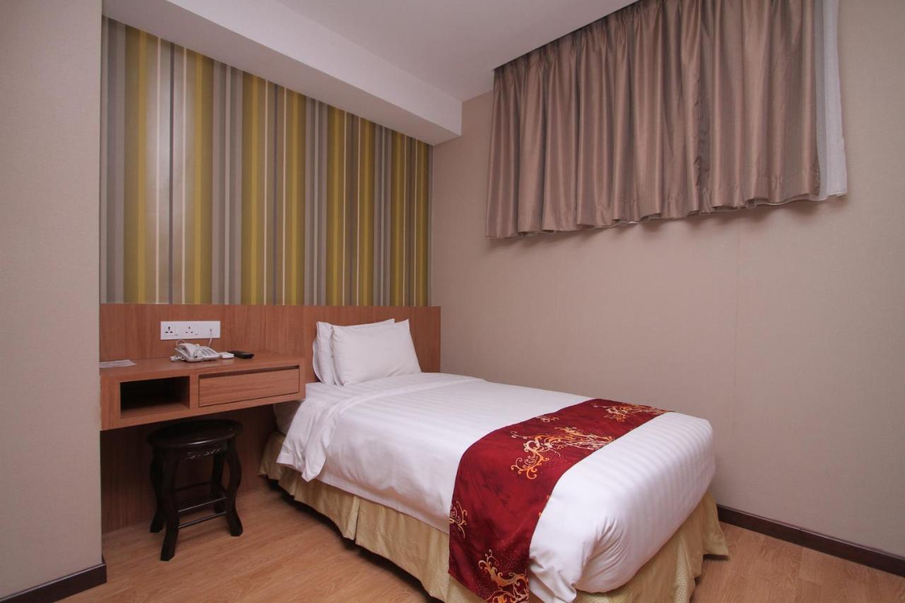 Likas Square Apartment Hotel Кота-Кинабалу Экстерьер фото
