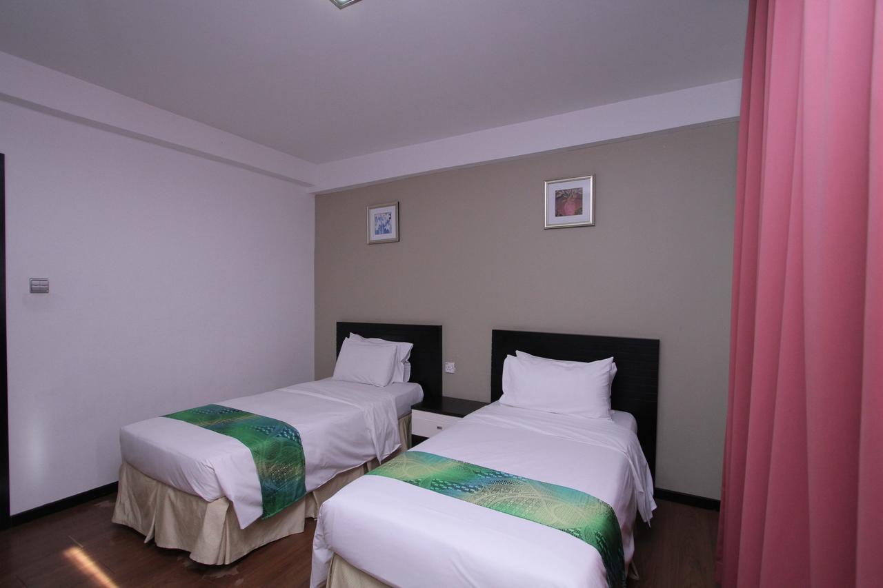 Likas Square Apartment Hotel Кота-Кинабалу Экстерьер фото