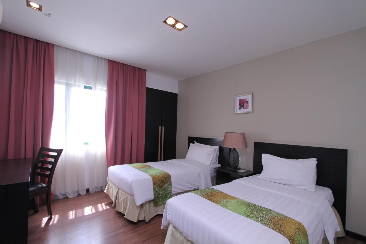 Likas Square Apartment Hotel Кота-Кинабалу Экстерьер фото