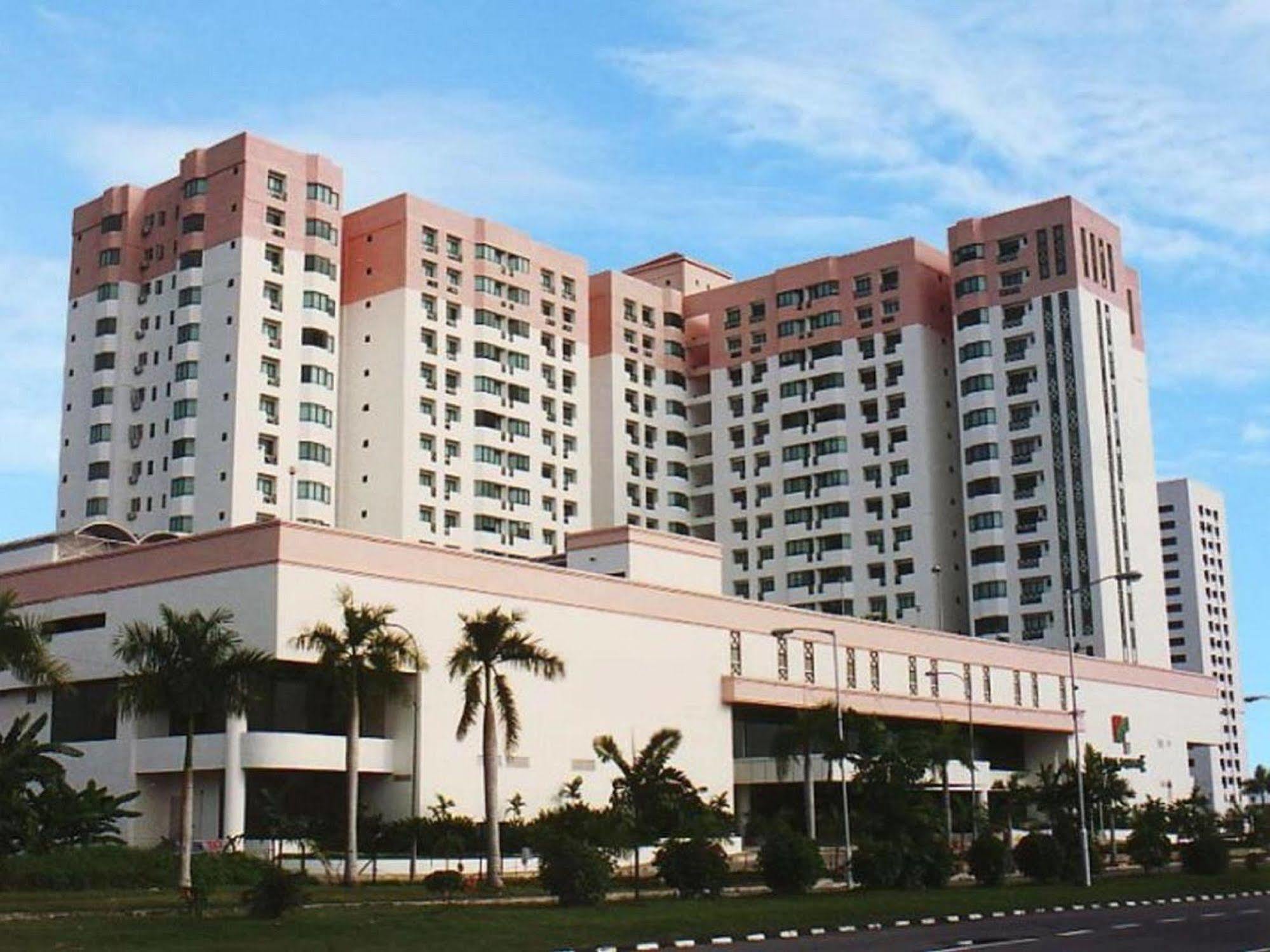 Likas Square Apartment Hotel Кота-Кинабалу Экстерьер фото