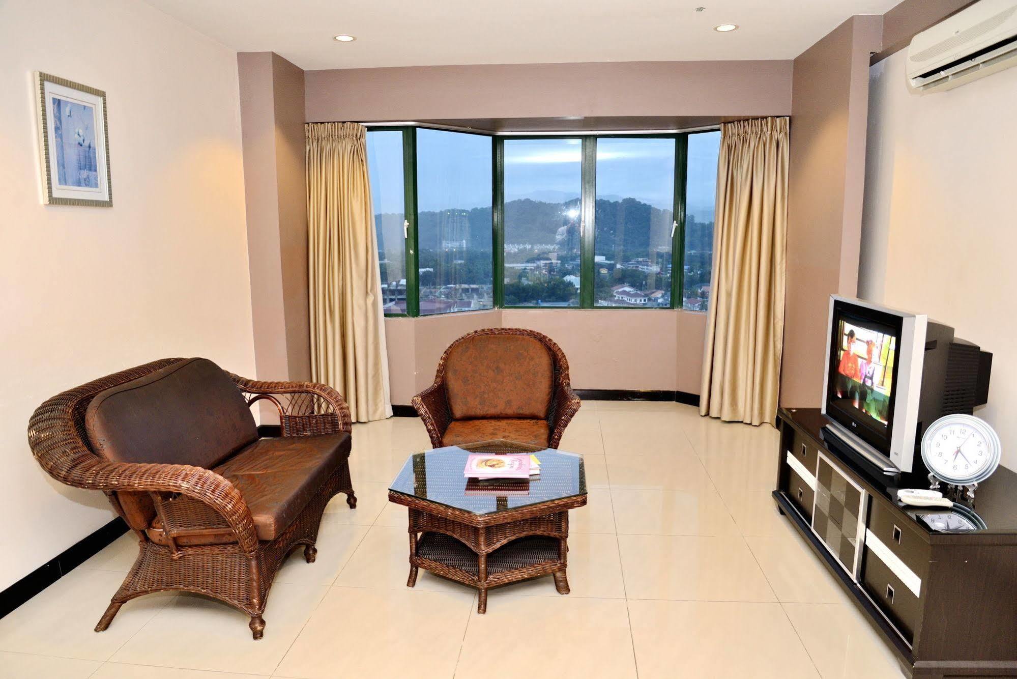 Likas Square Apartment Hotel Кота-Кинабалу Экстерьер фото