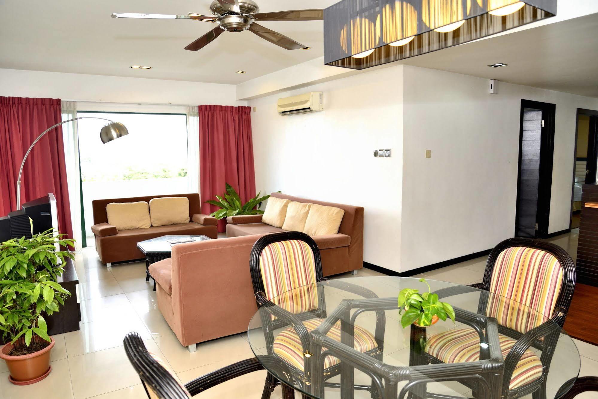 Likas Square Apartment Hotel Кота-Кинабалу Экстерьер фото