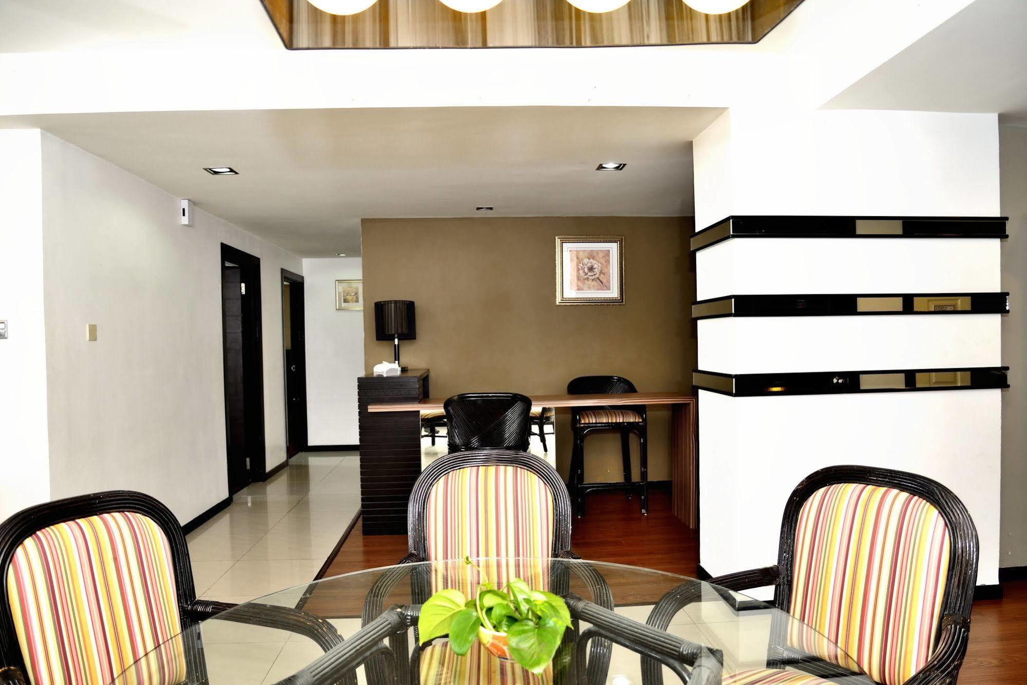 Likas Square Apartment Hotel Кота-Кинабалу Экстерьер фото
