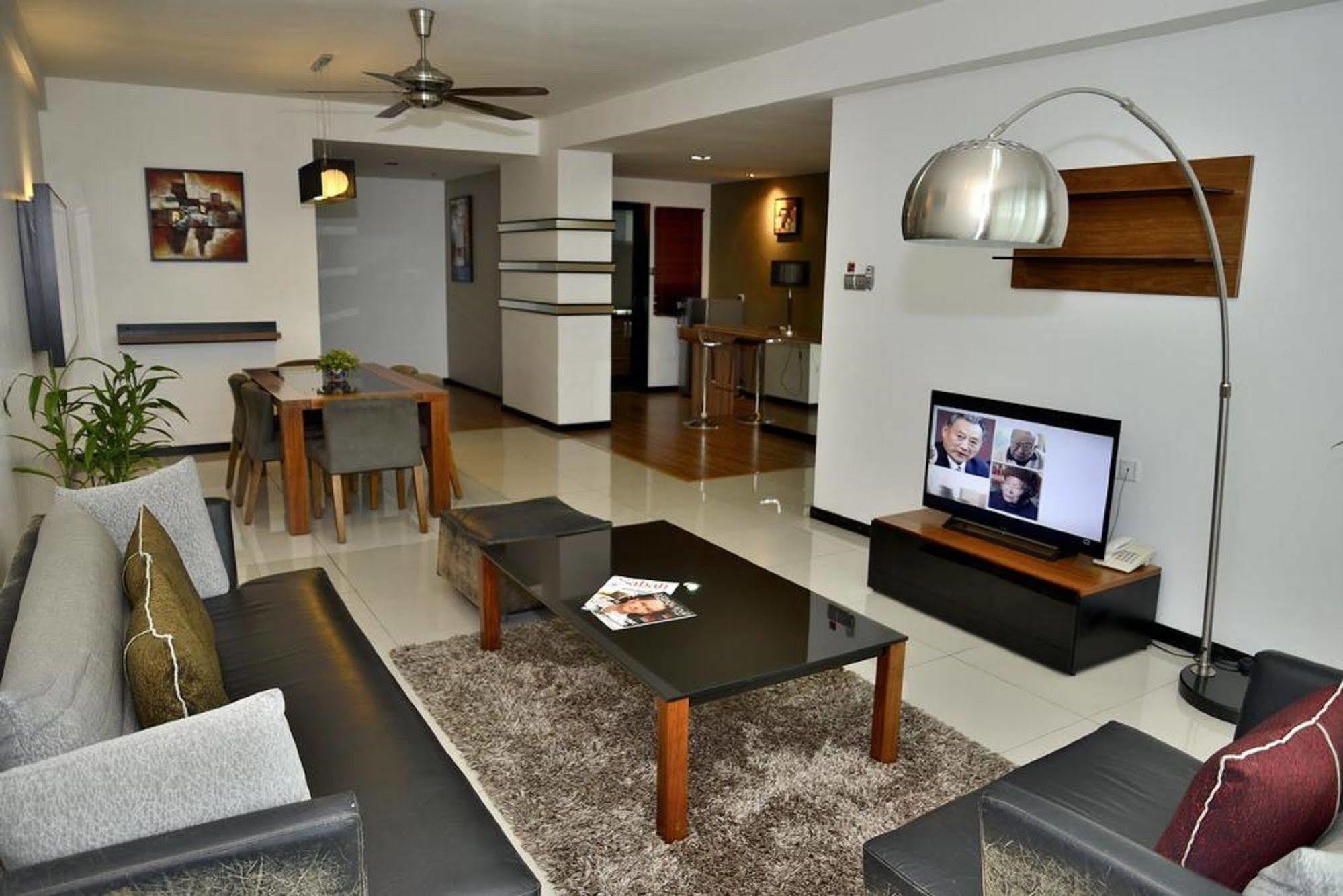 Likas Square Apartment Hotel Кота-Кинабалу Экстерьер фото