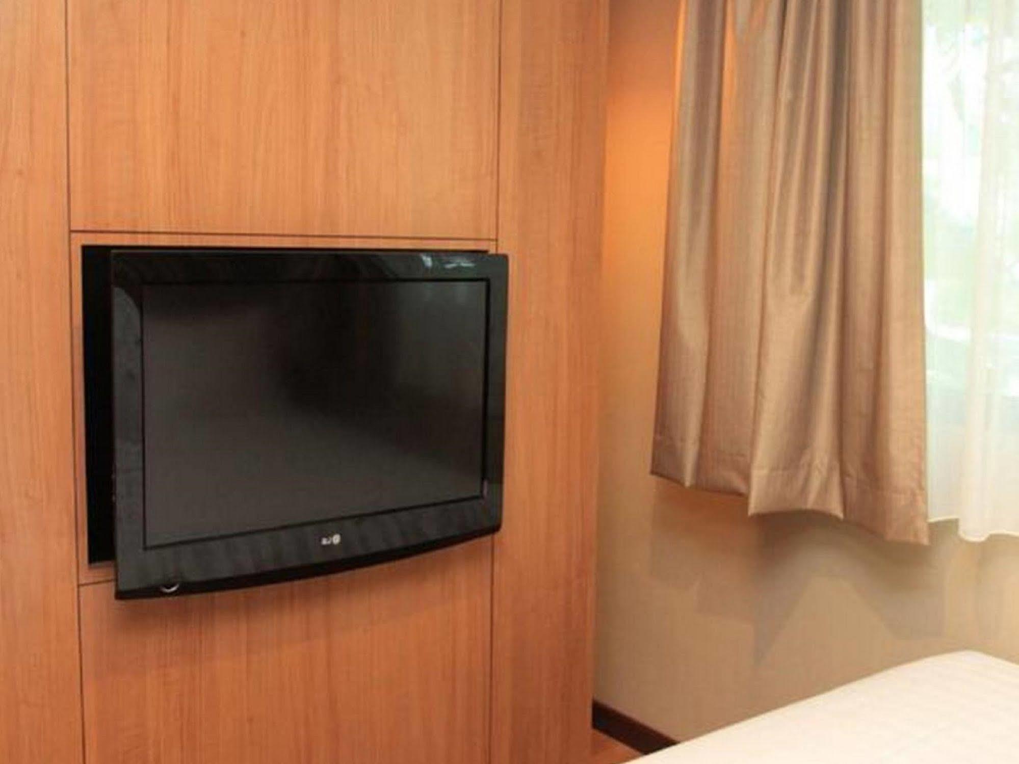 Likas Square Apartment Hotel Кота-Кинабалу Экстерьер фото