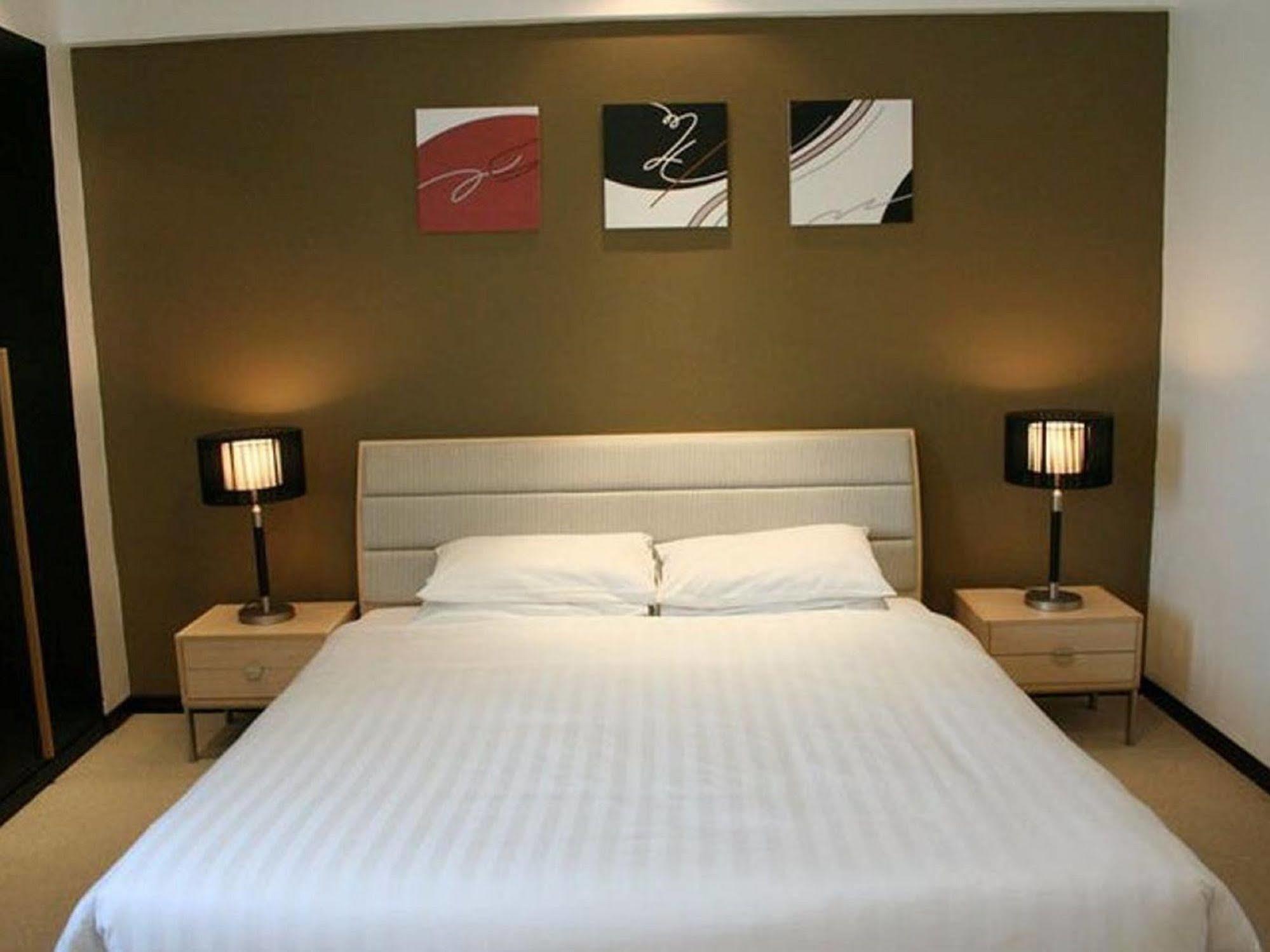 Likas Square Apartment Hotel Кота-Кинабалу Экстерьер фото