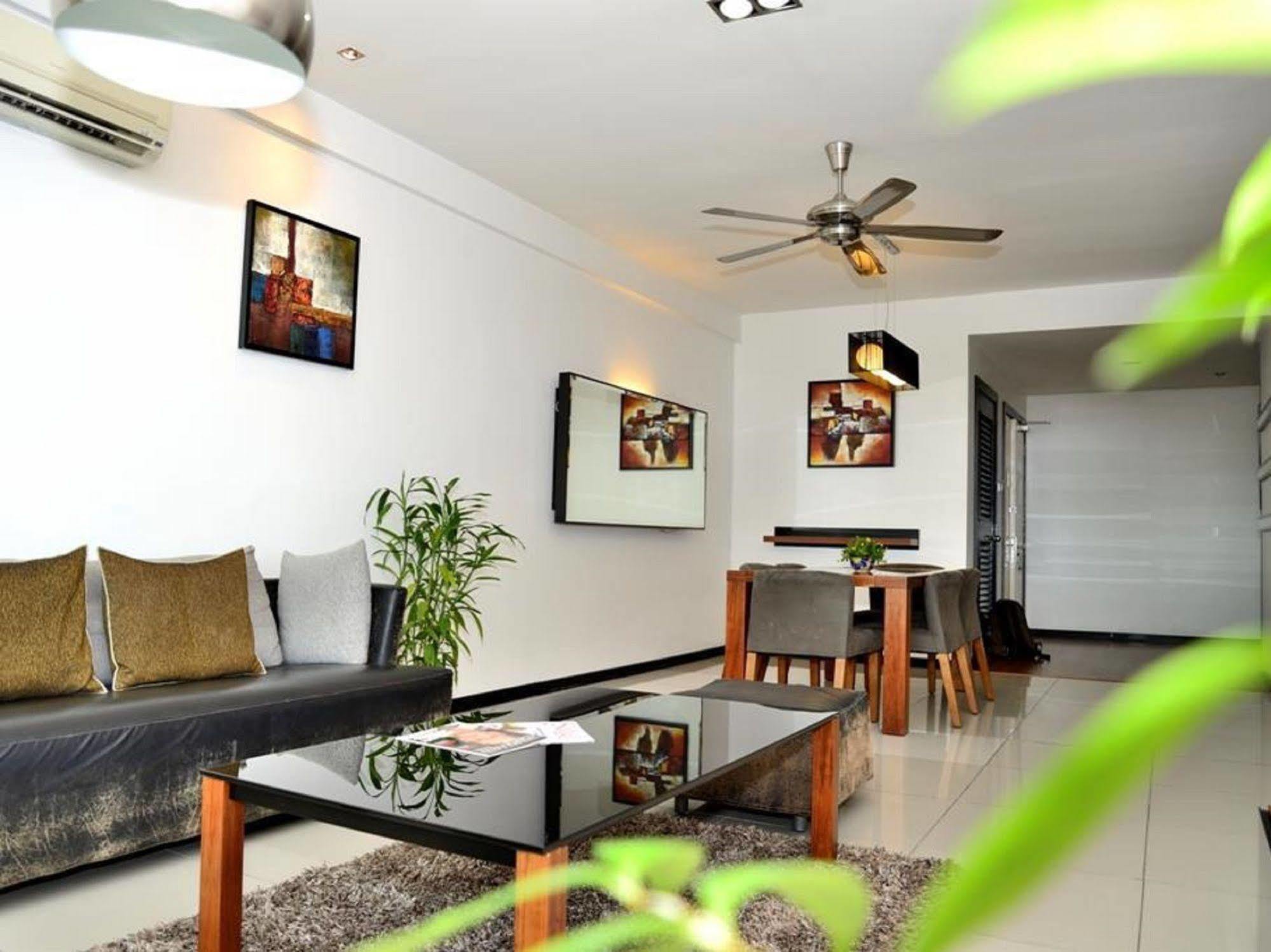 Likas Square Apartment Hotel Кота-Кинабалу Экстерьер фото