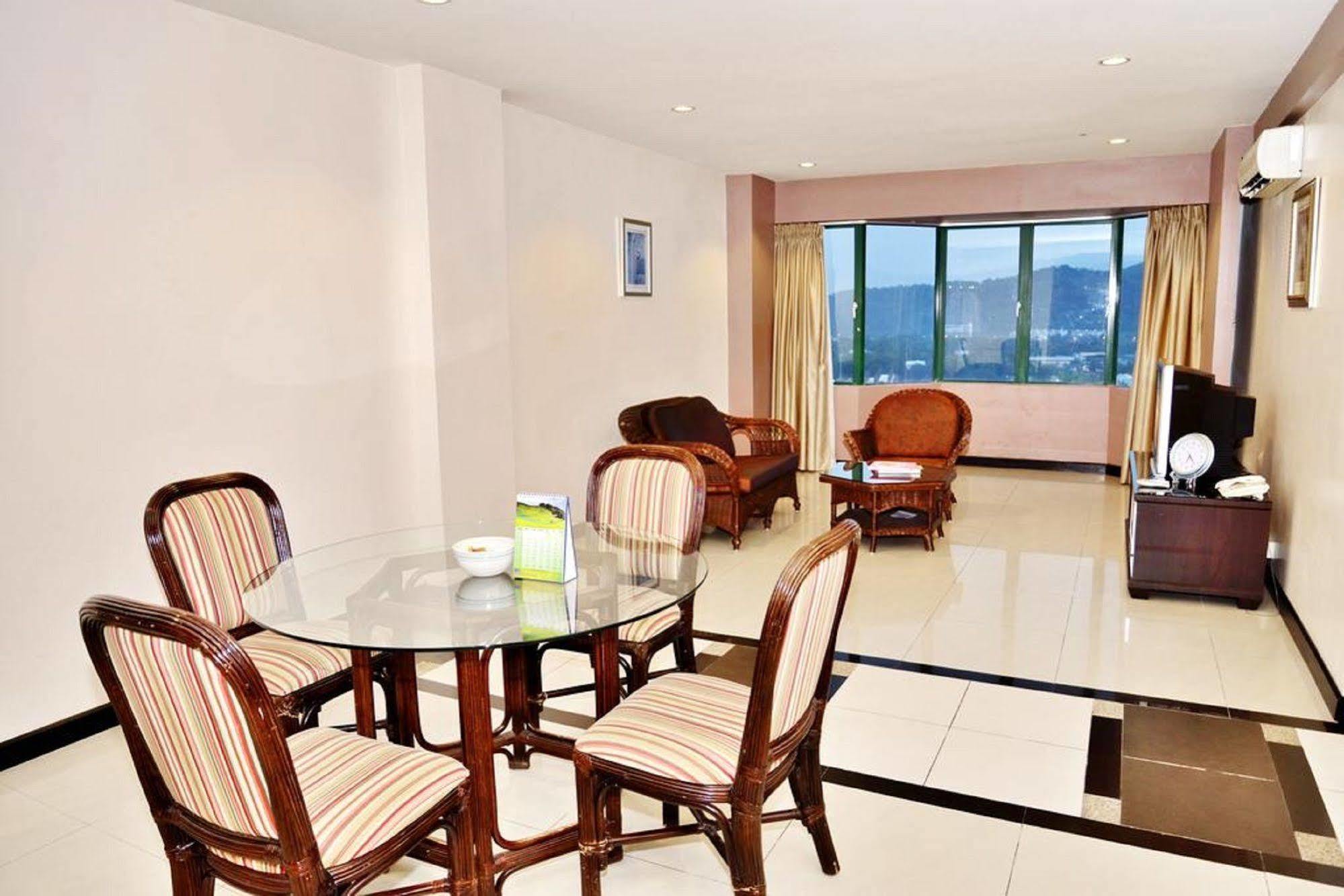 Likas Square Apartment Hotel Кота-Кинабалу Экстерьер фото