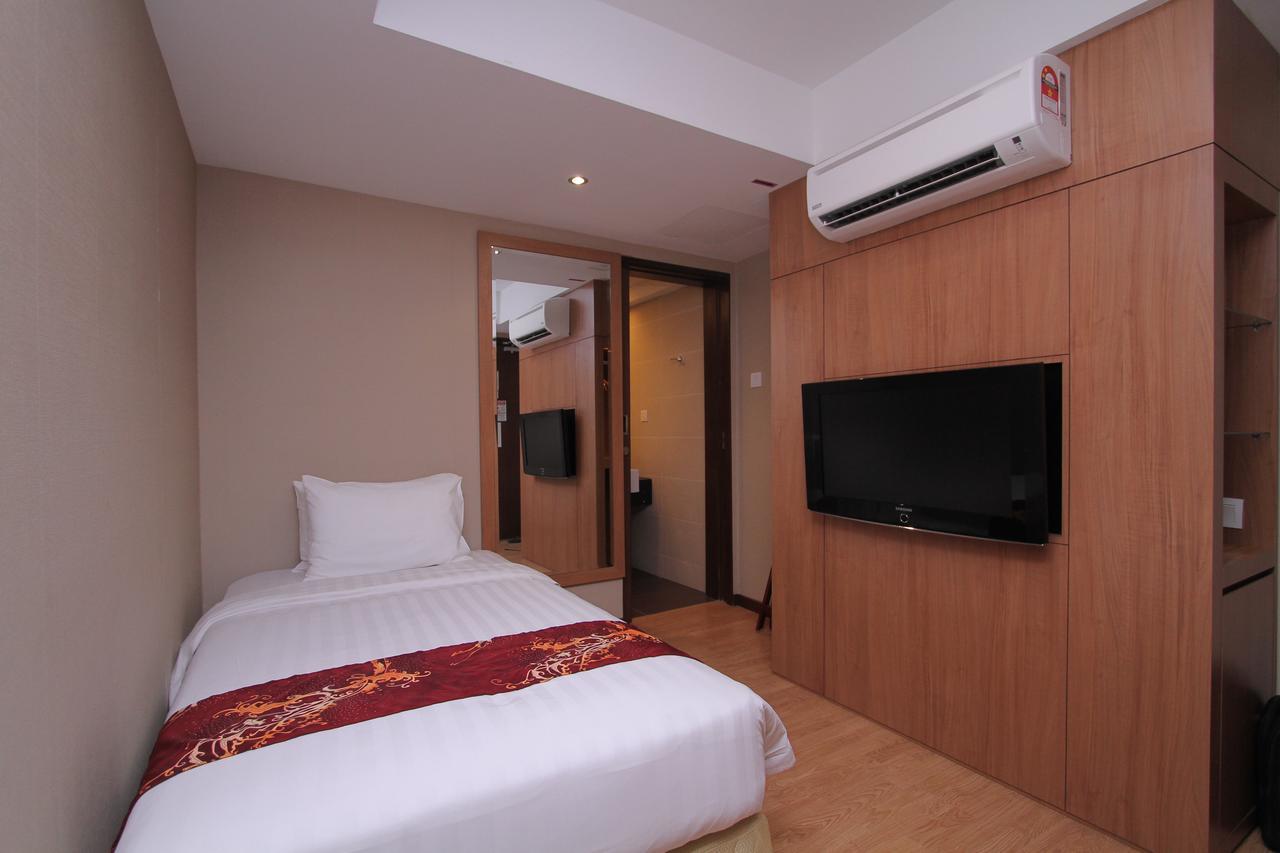 Likas Square Apartment Hotel Кота-Кинабалу Экстерьер фото